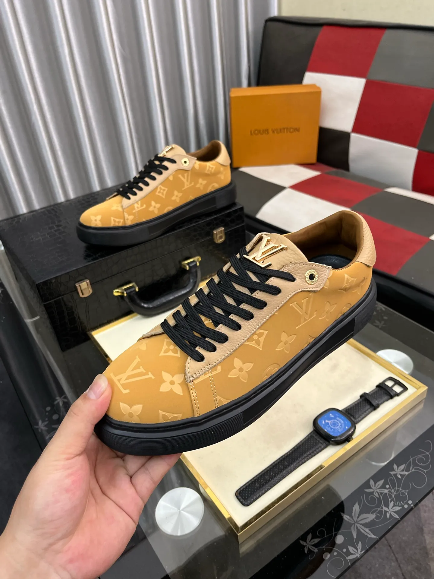 Men's shoes 💰440⌚️⌚️《LV》latest men's casual shoes, genuine leather lining, rubber wear-resistant outsole, fine lines and beautiful strips, not too much decoration, European and American style, comfortable and high-end, code number: 38 to 44 45 can be customized, 3️⃣colors are available
